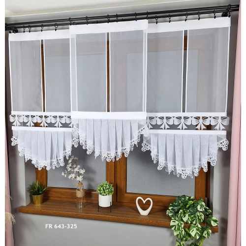 Eleganckie Firany panelowe z ażurem i falbanami FR643